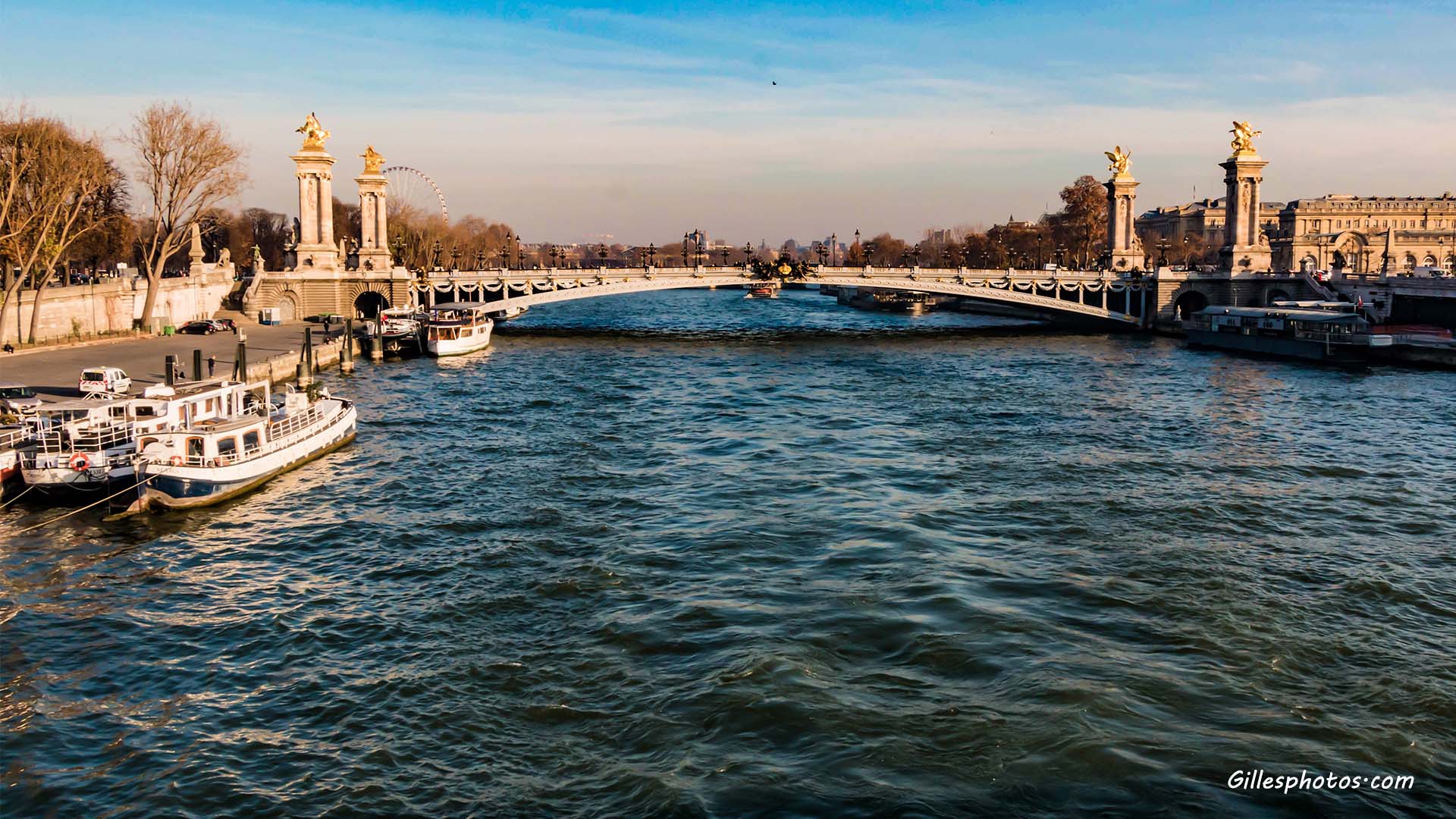 Paris, la Seine avec le pont Alexandre III en fond